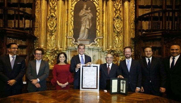 Entrega Tony Gali Clavis Palafoxianum a Carlos Marín