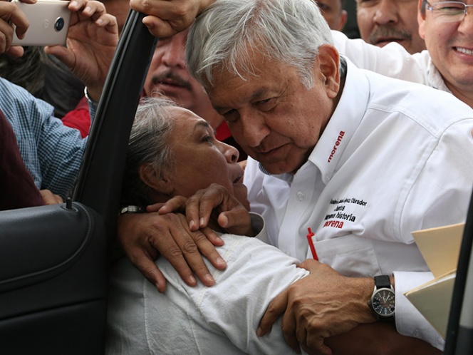 Si Trump militariza frontera, haremos cadena humana: AMLO