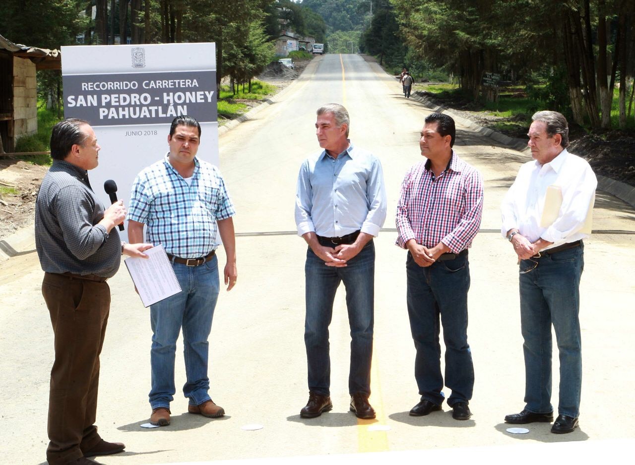 Supervisan mejoramiento de carretera San Pedro – Honey – Pahuatlán