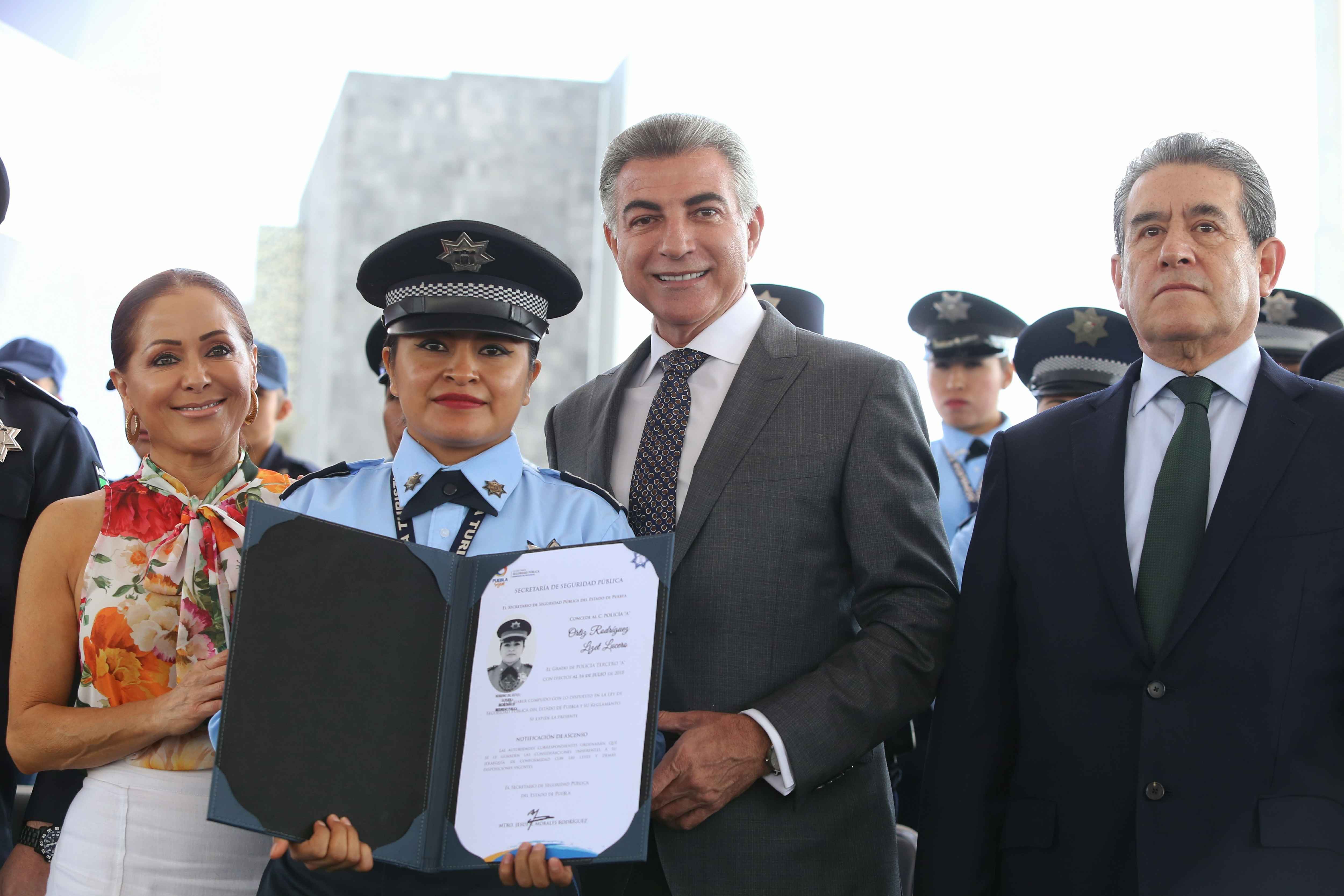 Tony Gali fomenta el crecimiento profesional de mujeres policías