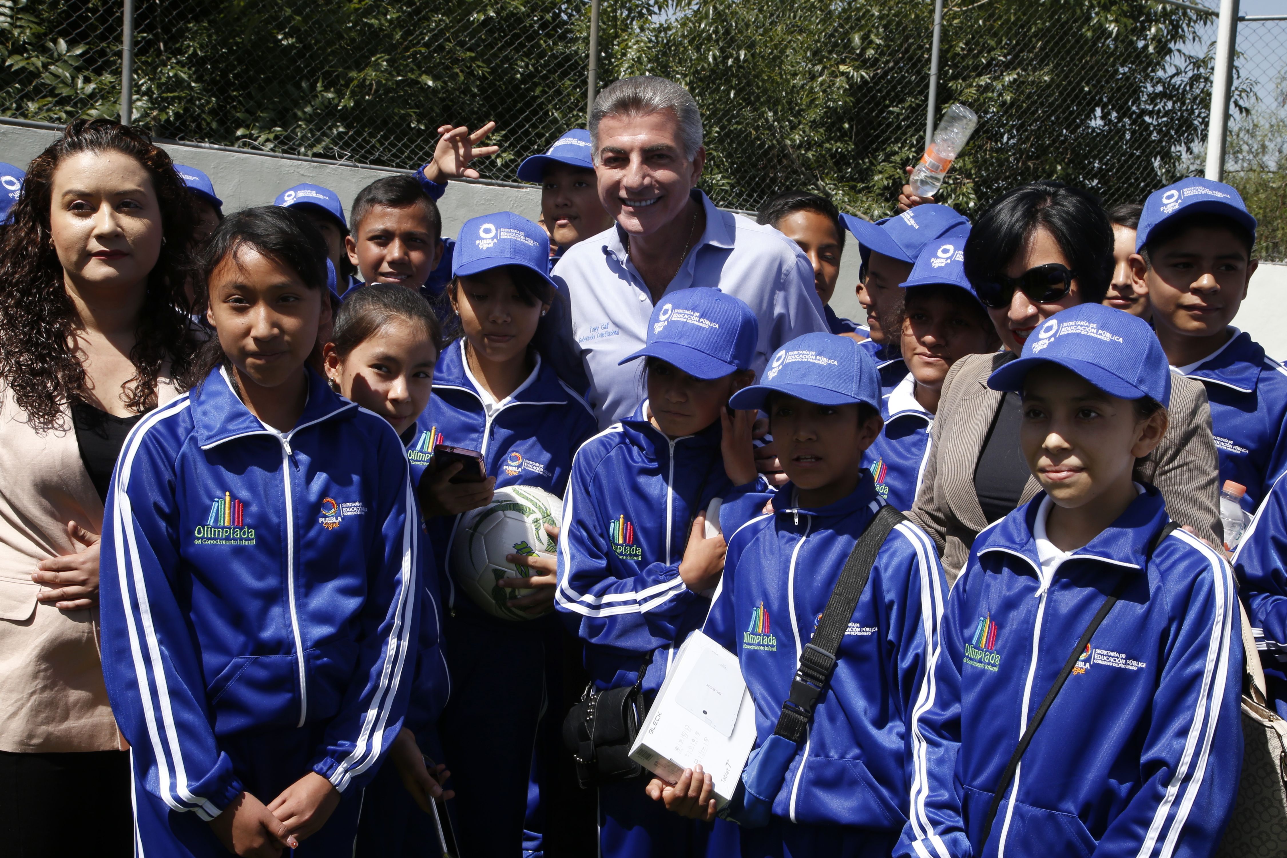Reconoce Tony Gali a ganadores de la Olimpiada del Conocimiento Infantil