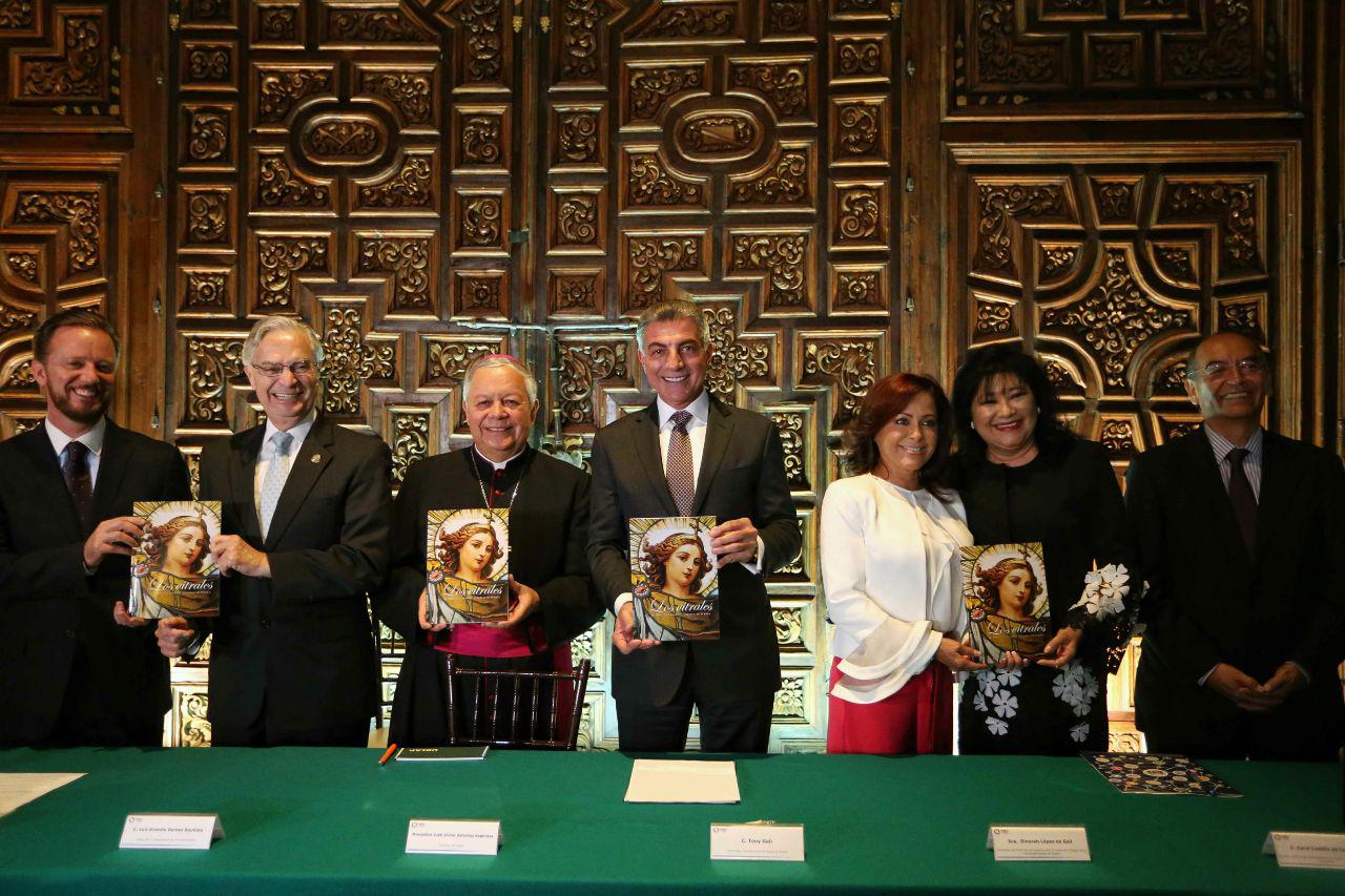 Presentan libro «Los Vitrales de la Iglesia Basílica Catedral de Puebla»