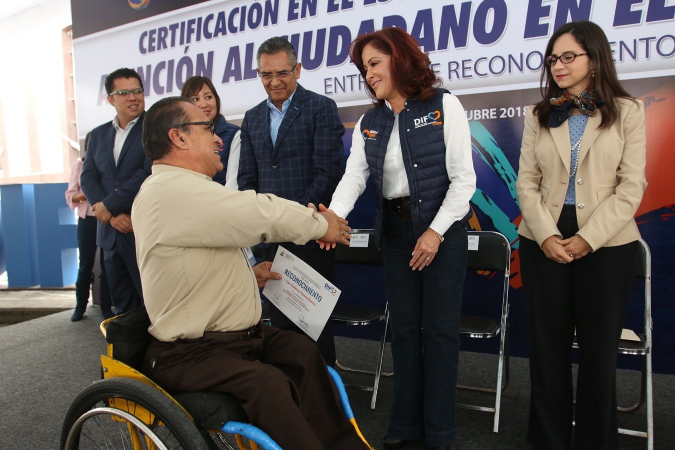Dinorah López de Gali reconoce a personal del SEDIF, Certificado en Atención al Ciudadano