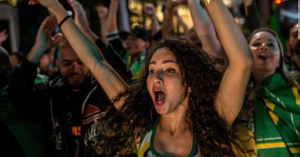 Jair Bolsonaro gana la presidencia en Brasil con promesas de mano dura
