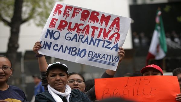 ENSALADA POLÍTICA- Suspende SEP evaluaciones a docentes