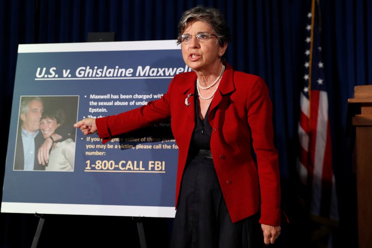 Ghislaine Maxwell se declara no culpable de tráfico sexual, fue cómplice de Jeffrey Epstein acusan Fiscales