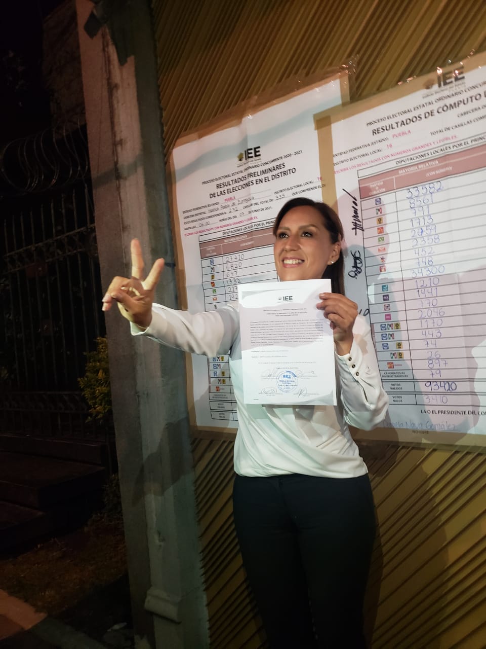Entrega IEE constancia de mayoría a Lupita Leal como diputada por el Distrito 16