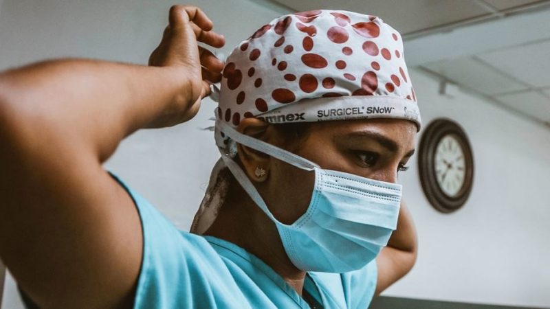 Personal de la salud muestra elevados niveles de depresión y pensamiento suicida debido a la pandemia