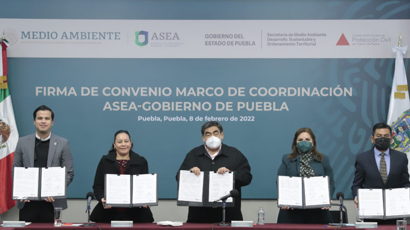 Firman convenio Puebla y federación para manejo de hidrocarburos, seguridad del medio ambiente y sociedad