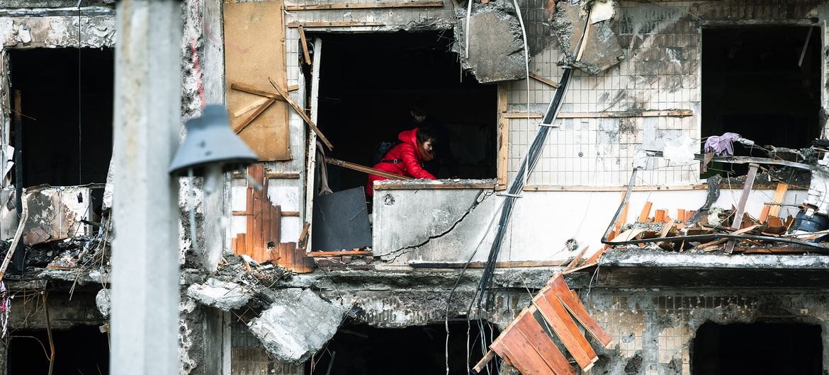 Ataques de Rusia a civiles en Ucrania pueden constituir crímenes de guerra, advierte Derechos Humanos de la ONU