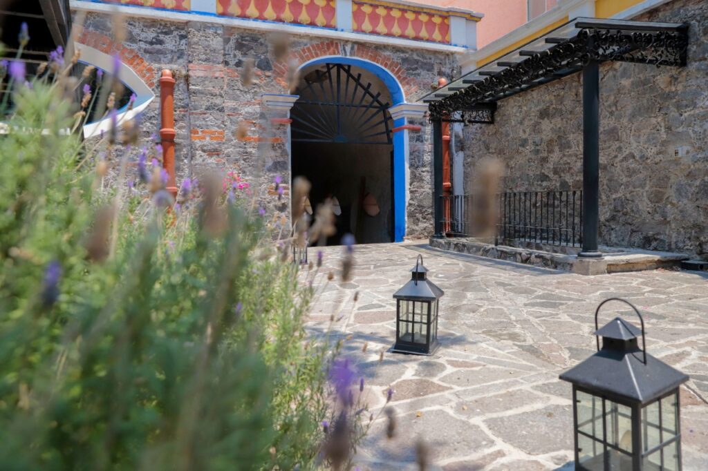 -Los andadores de la Capilla del Cirineo que es parte del histórico Viacrucis de Puebla. 