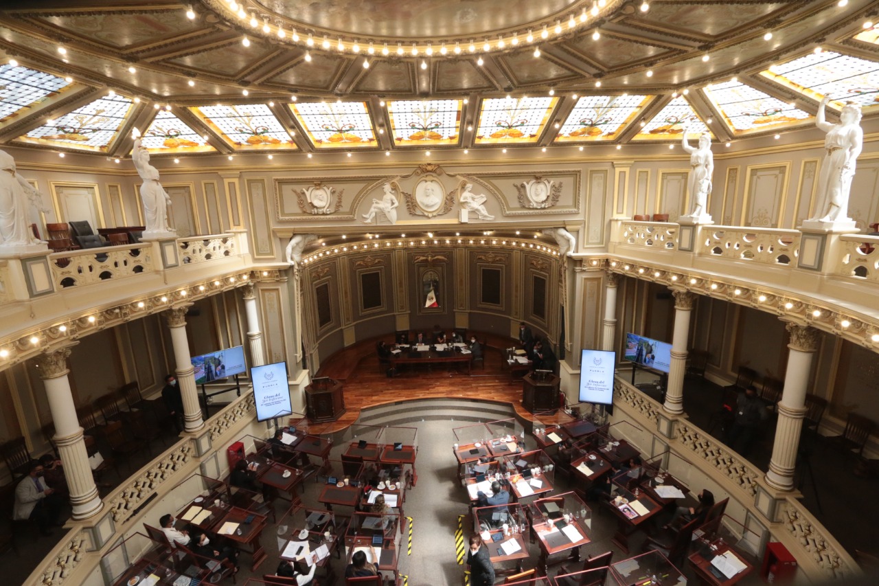 Proponen de uno a tres años de cárcel a quien imponga terapias de conversión sexual en Puebla