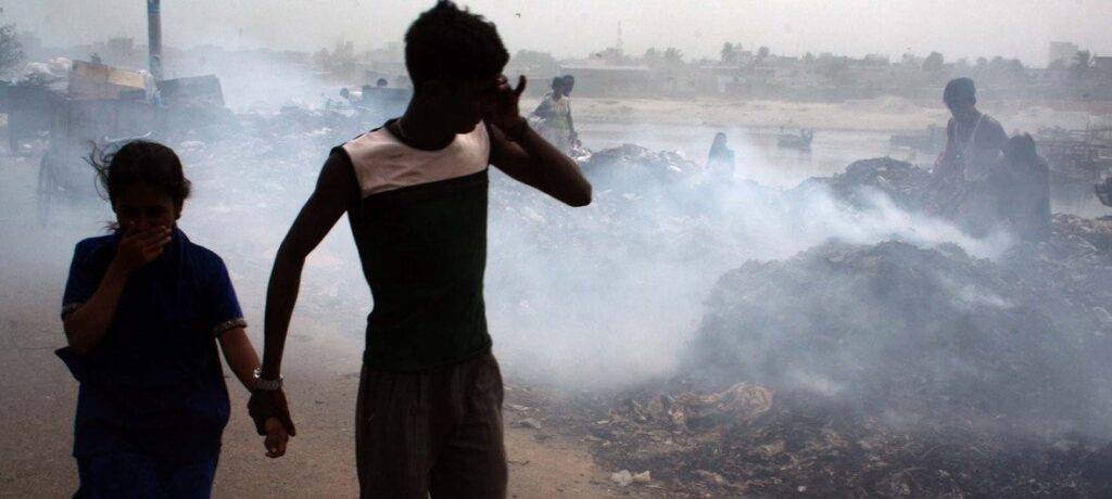 UNICEF_Khan La incineración de basura contribuye gravemente a la contaminación del aire y al calentamiento global.