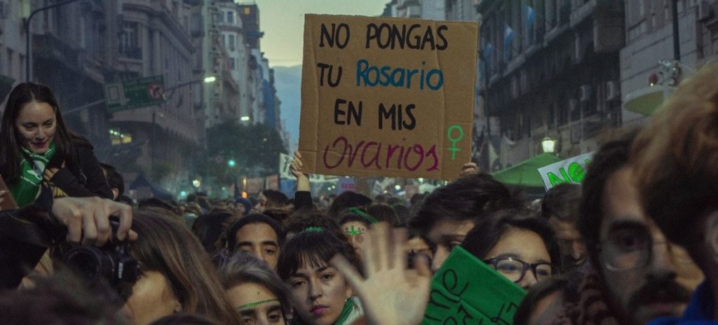 Unsplash_Matias Hernan Becerrica Manifestaciones a favor de la legalización del aborto en Buenos Aires, Argentina