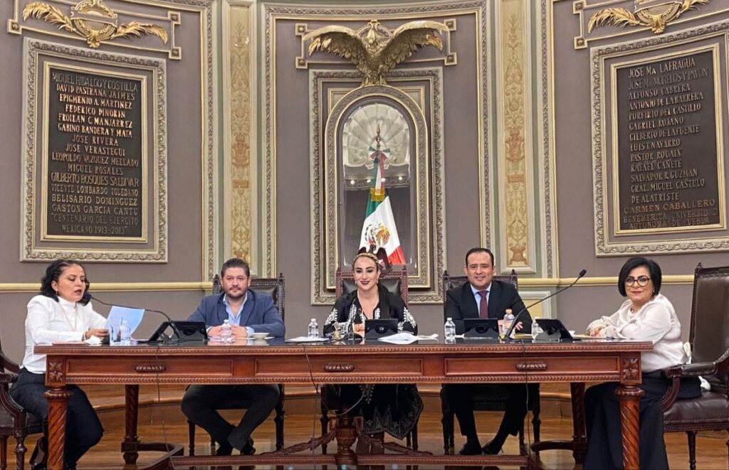 La presidenta de la Mesa Directiva del Congreso del Estado Aurora Sierra Rodríguez