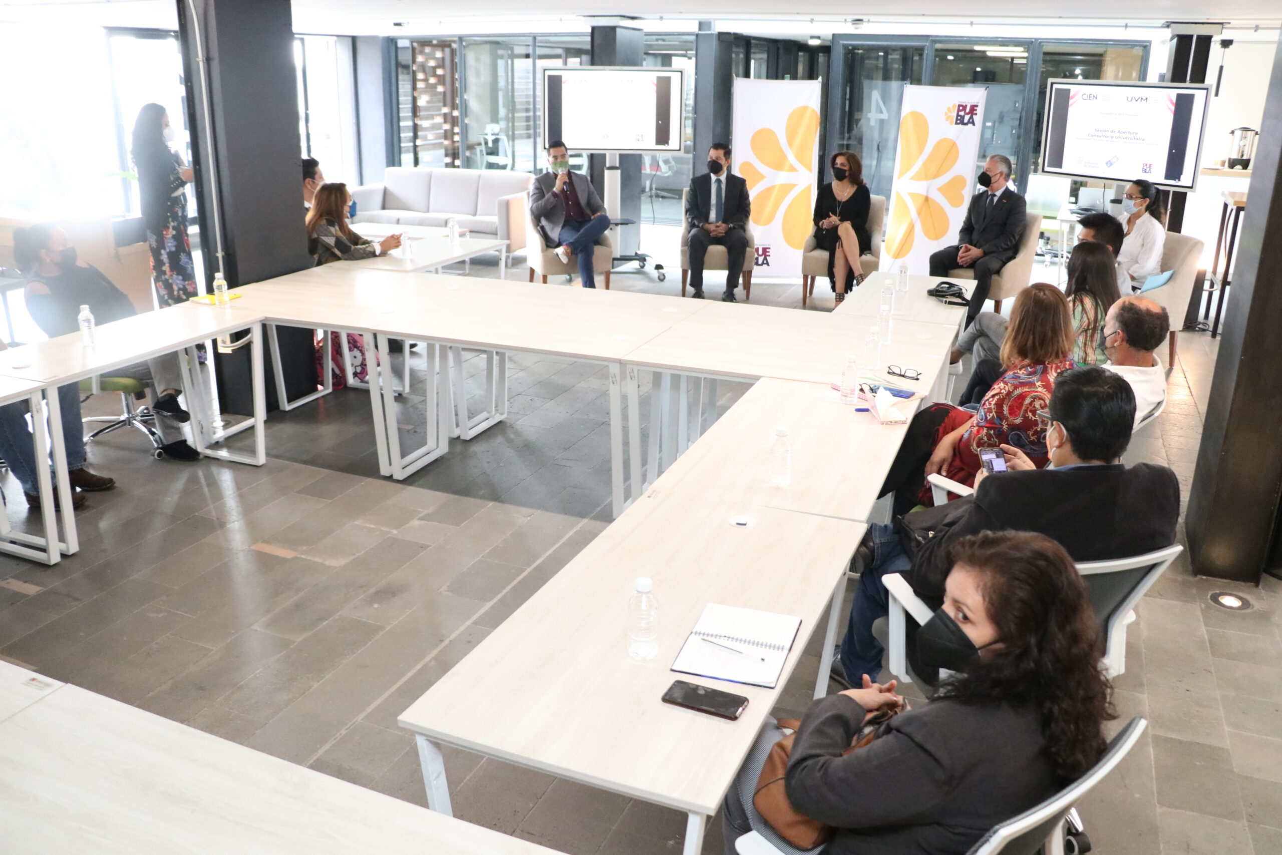 Puebla pone en marcha programa de impulso de modelos de negocios para emprendedoras y emprendedores que acudieron al "Martes Ciudadano"