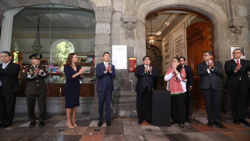 Con la colocación del Bando Solemne da inicio a las Fiestas Patrias en Puebla