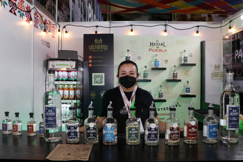 Mezcal poblano “Los Fuertes” llegará a Colombia