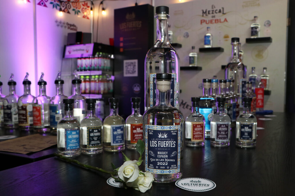 Mezcal poblano “Los Fuertes” llegará a Colombia