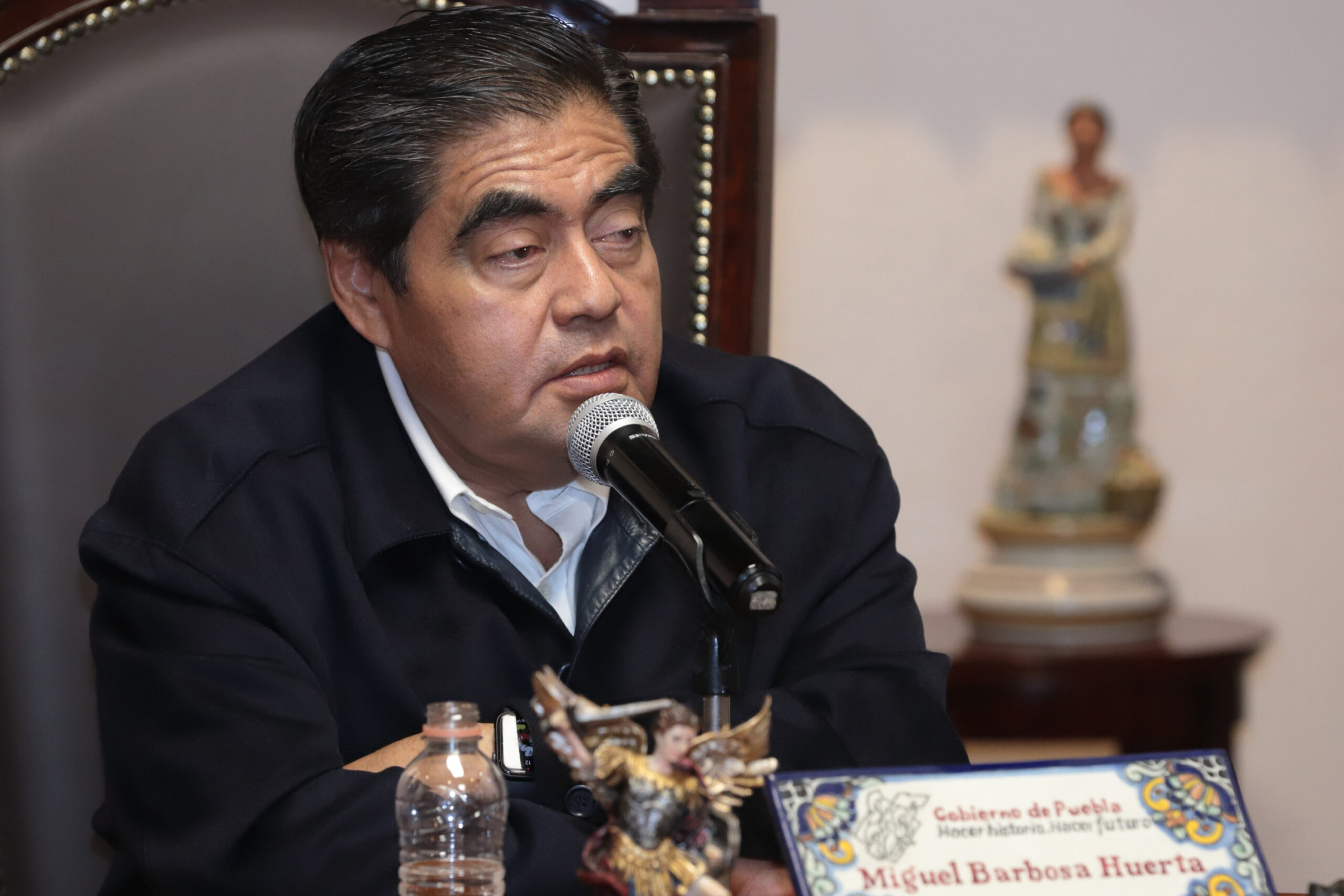 Exige gobernador Barbosa al Ayuntamiento de Puebla investigar a empresa responsable de fiesta donde intoxicaron a estudiantes con bebidas adulteradas