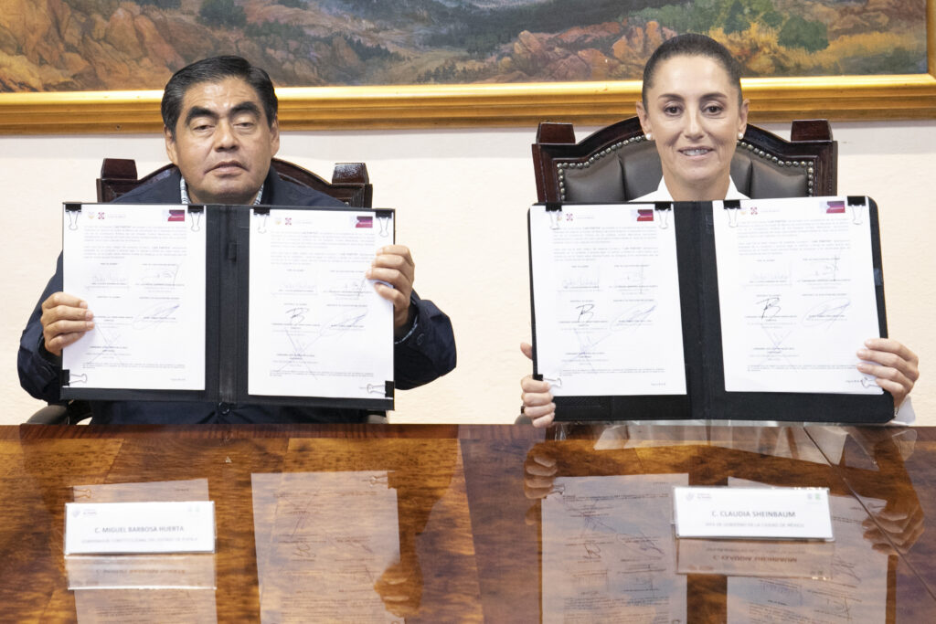 El gobernador Miguel Barbosa Huerta y Claudia Sheinbaum Pardo, jefa de Gobierno, firmaron un convenio de coordinación en seguridad