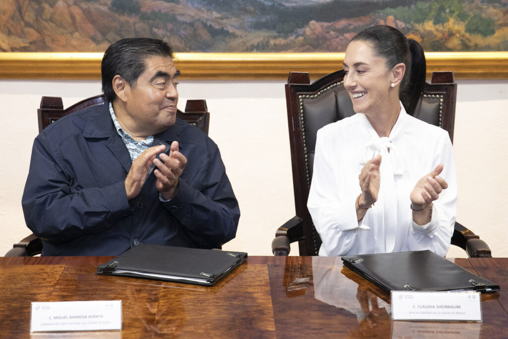 El gobernador Miguel Barbosa Huerta y Claudia Sheinbaum Pardo, jefa de Gobierno, firmaron un convenio de coordinación en de seguridad