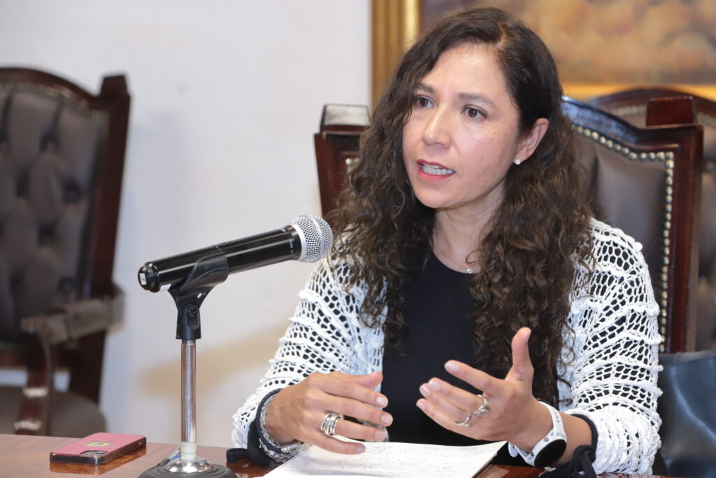 secretaria de Planeación y Finanzas María Teresa Castro Corro quien dio detalles del esquema de pago para las y los profesores del sistema educativo estatal