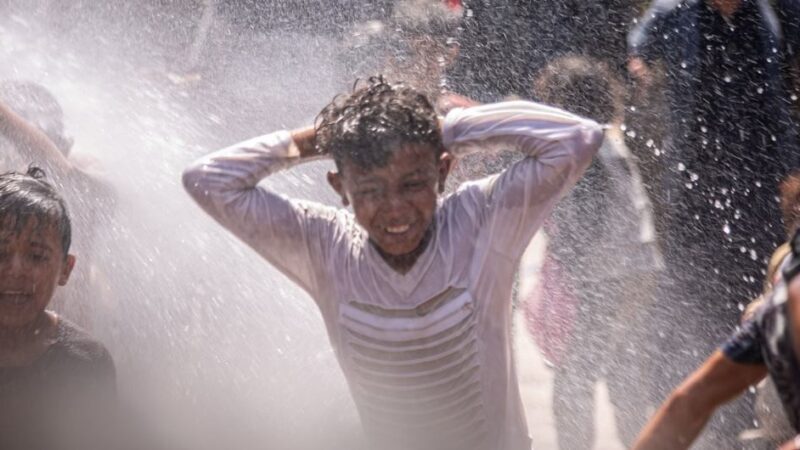 Cambio climático: más de 2000 millones de niños tendrán que soportar olas de calor más frecuentes en 2050