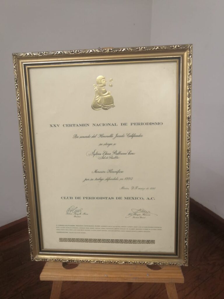 Premio Nacional de Periodismo 1995 que obtuvo la maestra SYLVIA BALBUENA VIVAS