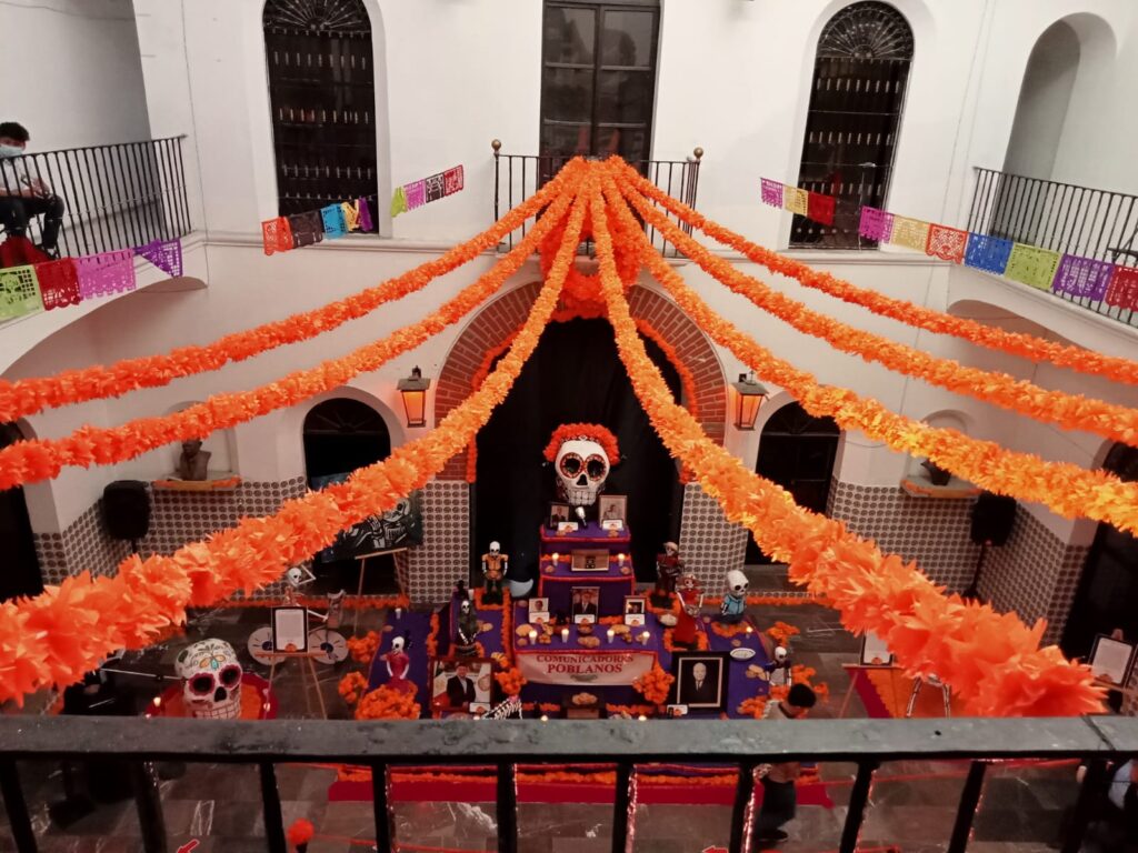 ofrenda especial dedicada a los Comunicadores Poblanos 