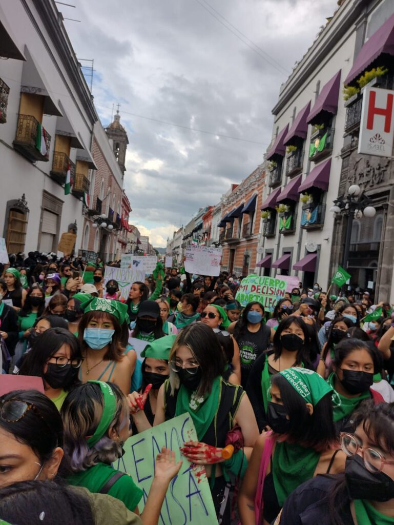 Marcha feminista en Puebla a favor de la despenalización del Aborto Imagen de @mundomujeres