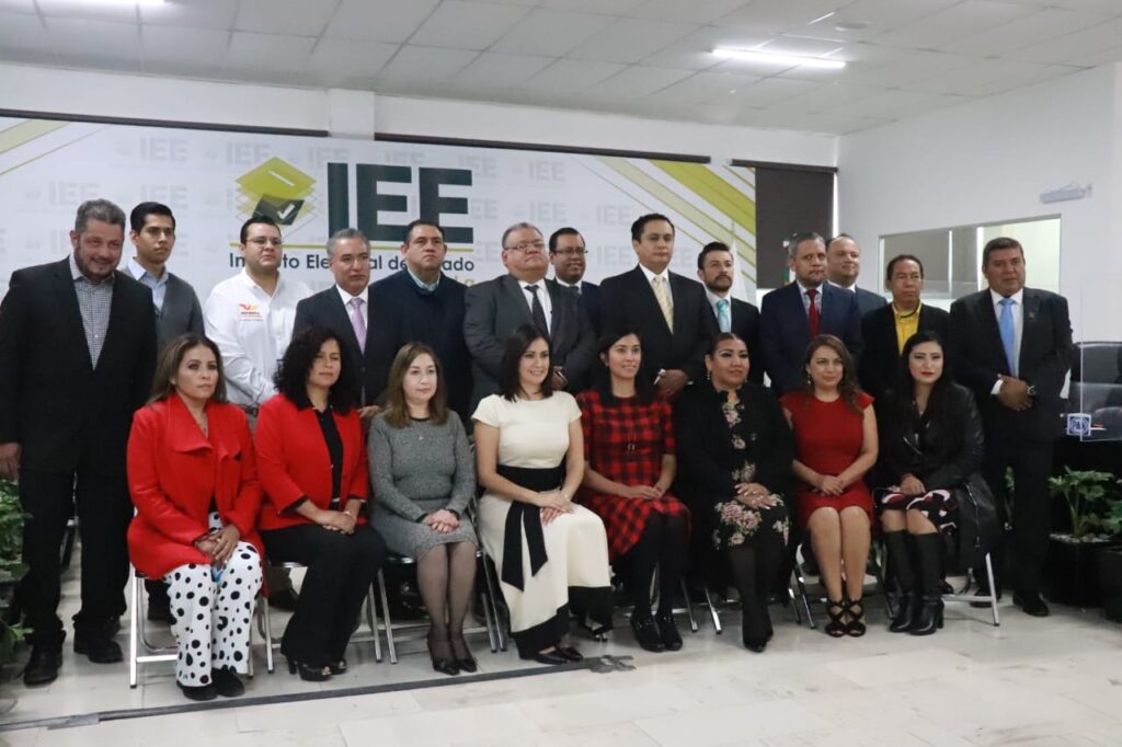 Consejera Presidenta Blanca Yasshara Cruz García_ con el consejo general del Instituto Electoral de Puebla