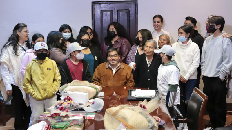 Hijos de migrantes poblanos de El Bronx visitan Casa Aguayo y conviven Miguel Barbosa