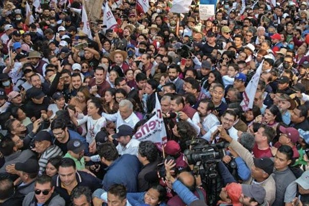 Miles participan en la marcha para apoyar la Cuarta Transformación y respaldar a AMLO