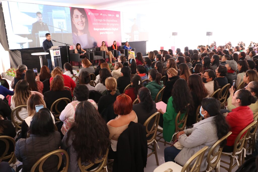 Más de mil se graduaron en el programa emprendimiento digital Mujer es Poder: Olivia Salomón 