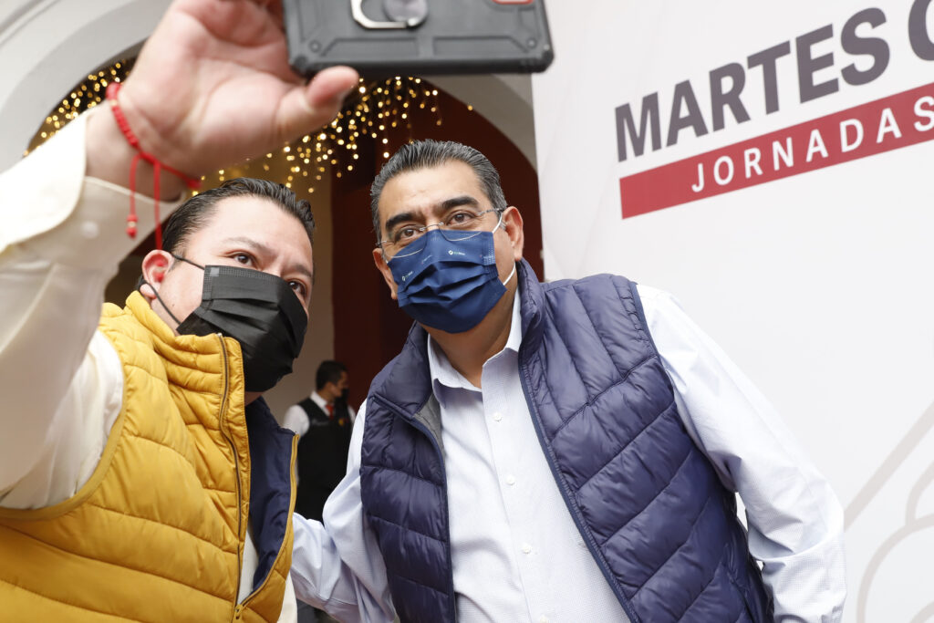 Atiende el gobernador SERGIO SALOMÓN CÉSPEDES, su primer "Martes Ciudadano"