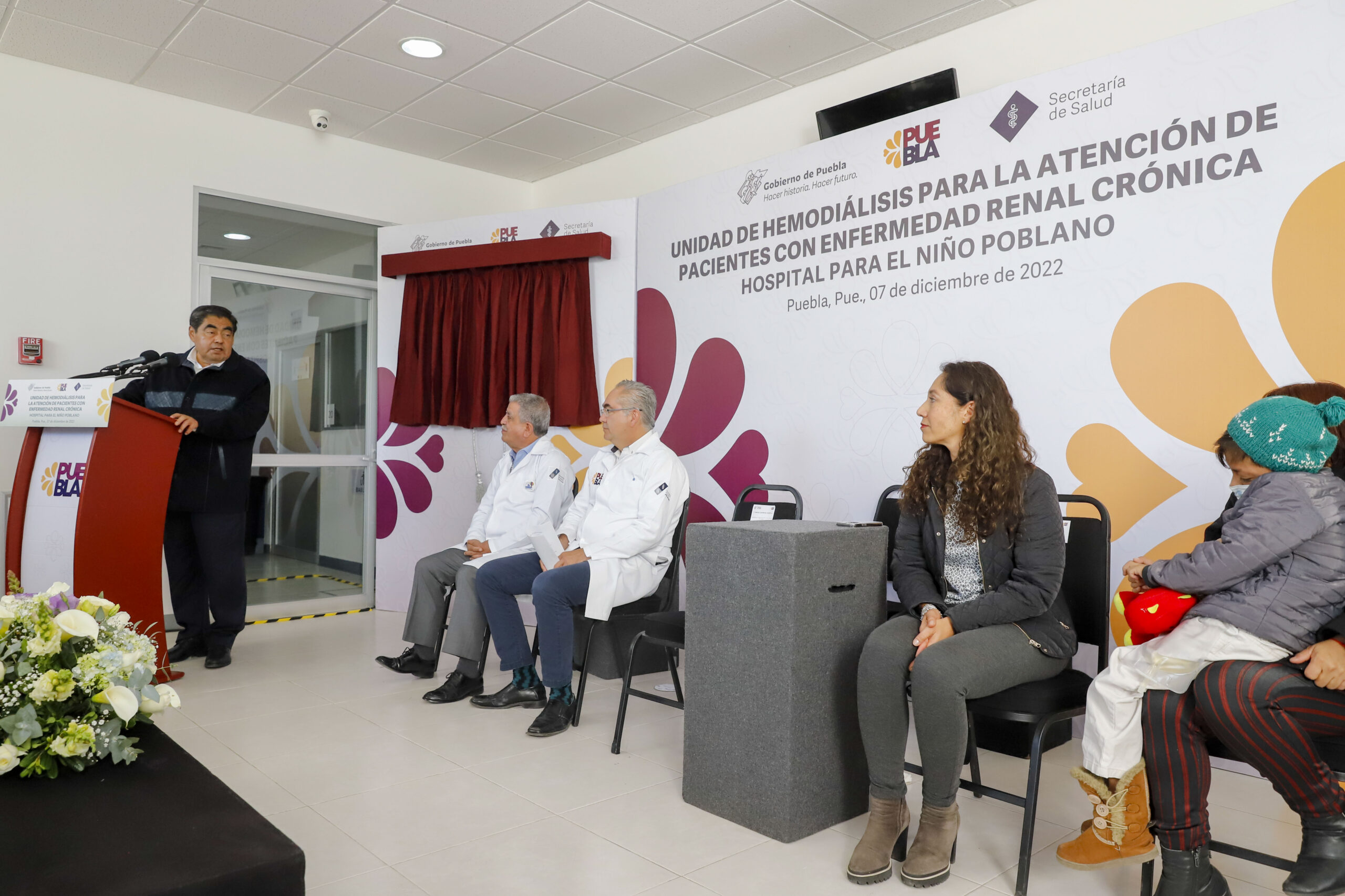 Inaugura Miguel Barbosa unidades para tratamiento gratuito de hemodiálisis en el HNP