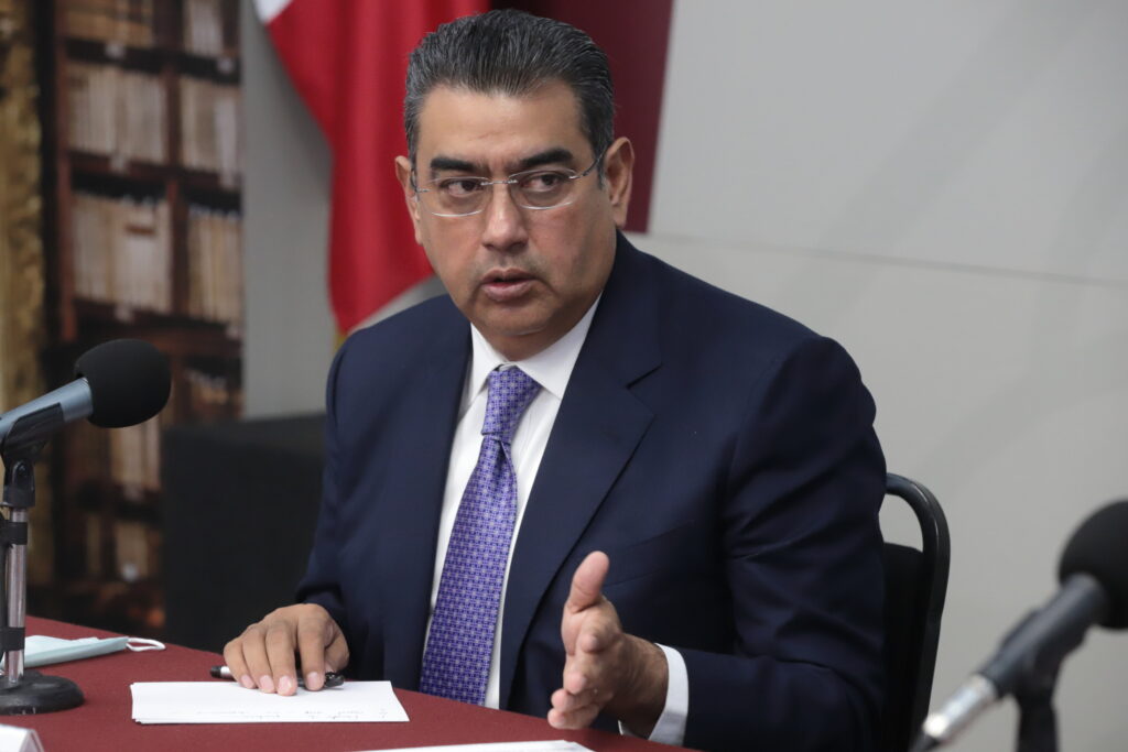 GOBERNADOR SERGIO SALOMÓN CÉSPEDES PEREGRINA Y SU SELLO DE GOBIERNO