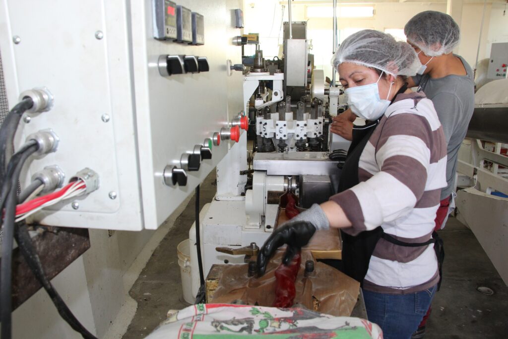 En noviembre 2022, aumentaron ingresos de sectores comercio y servicios: Economía