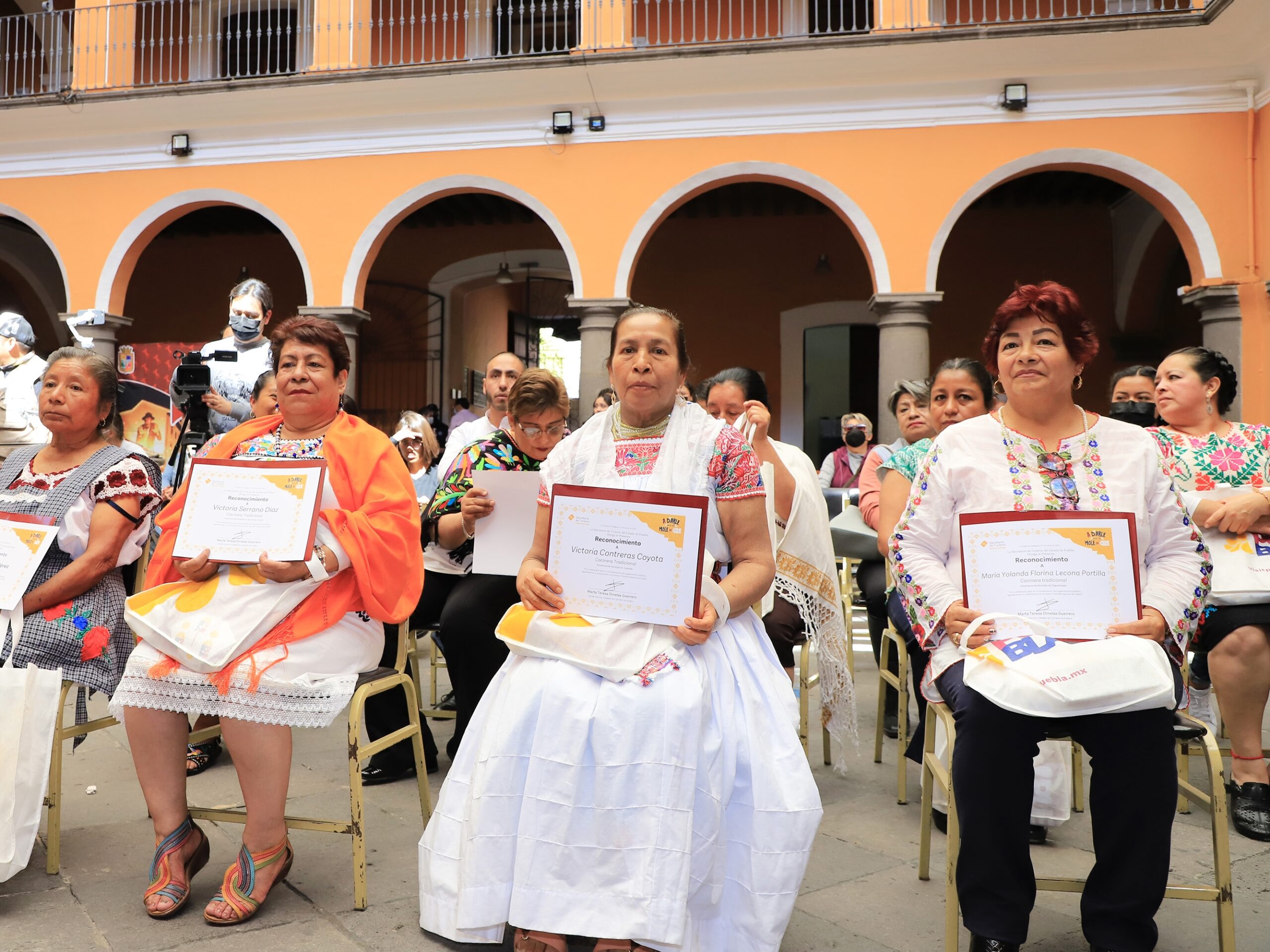 Entrega Turismo reconocimiento “Grandes Sazones de Puebla” a cocineras tradicionales