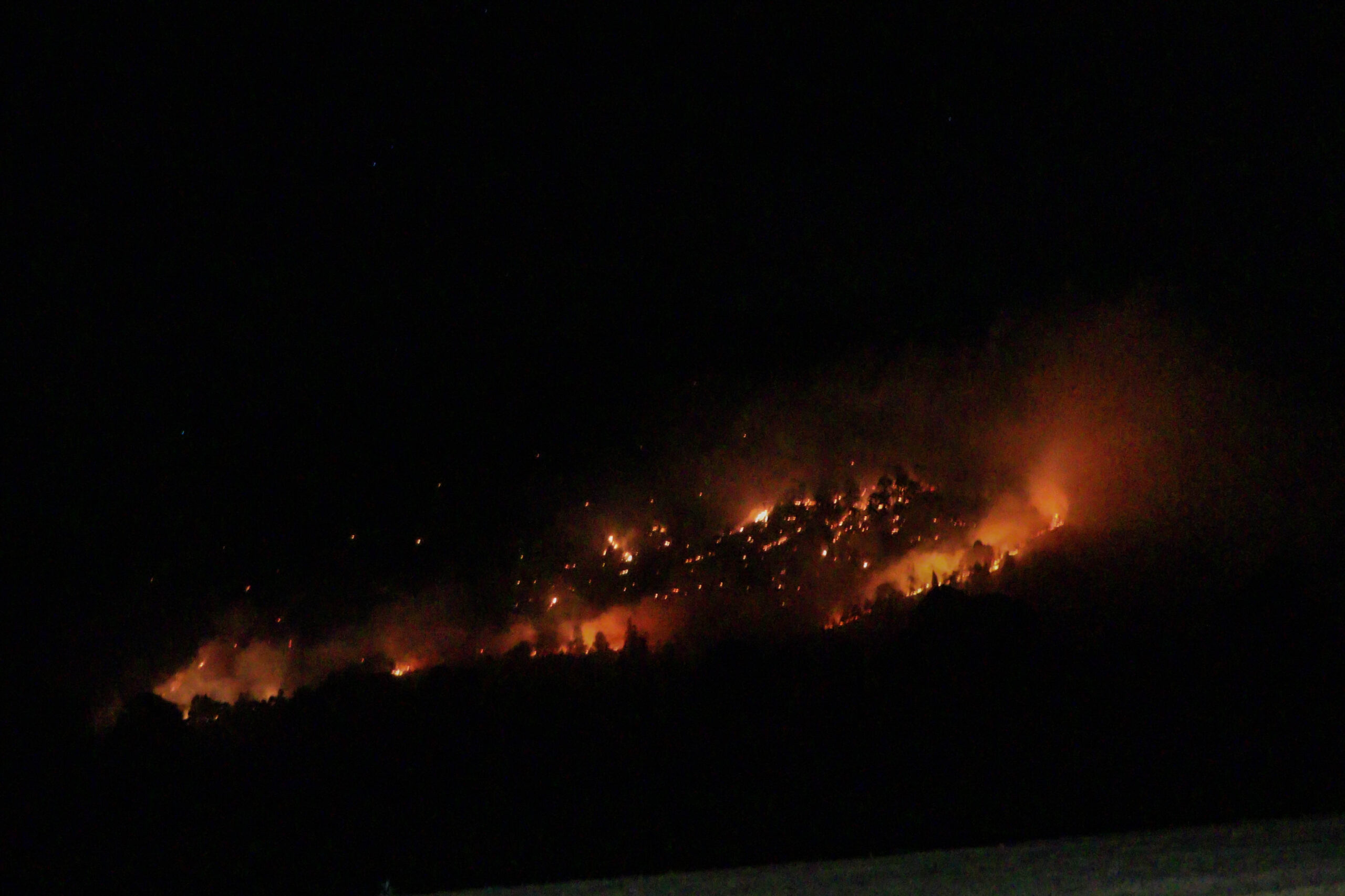 Supervisó el gobernador Sergio Salomón  acciones para sofocar tremendo incendio en las faldas del Pico de Orizaba