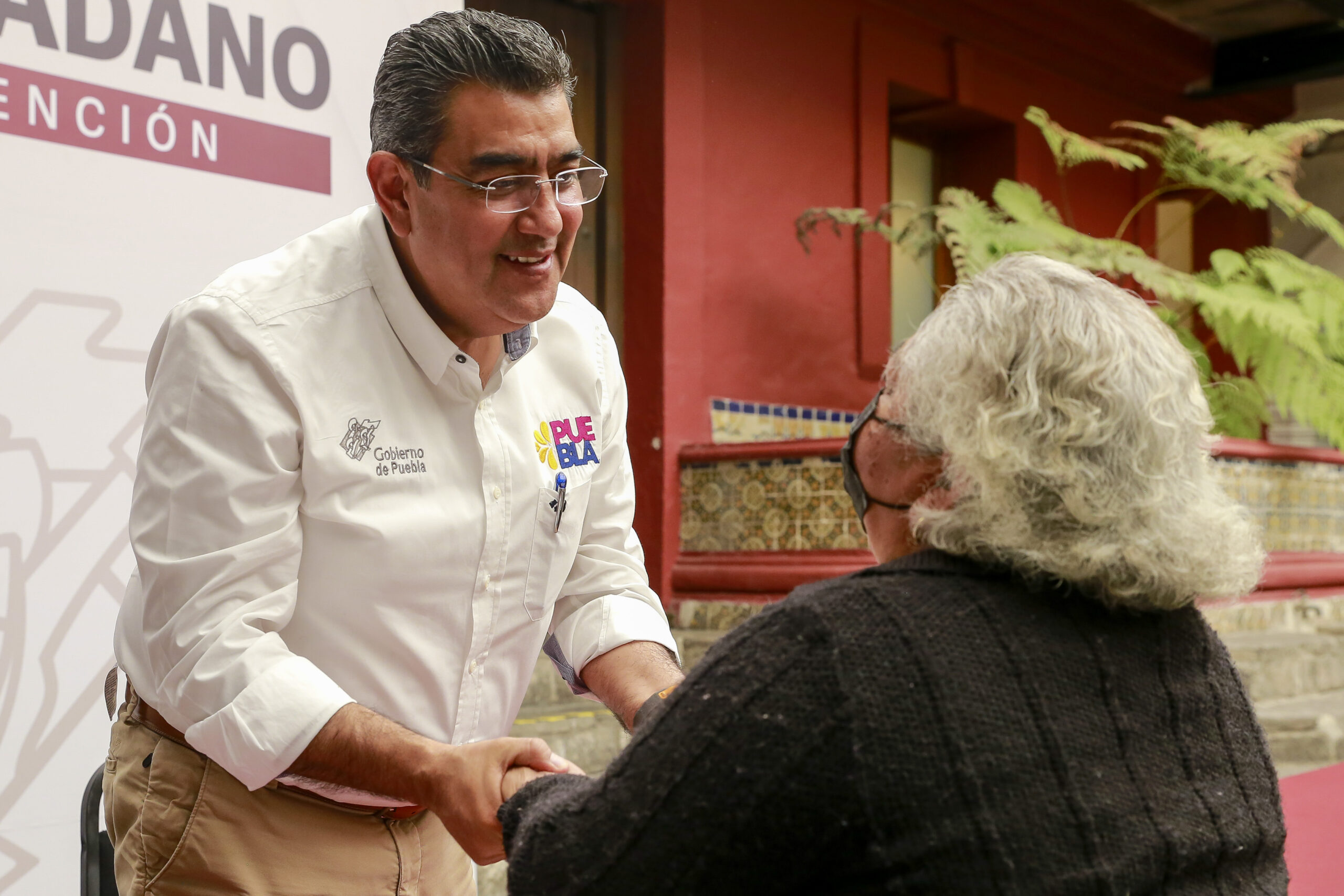 Refrenda Sergio Salomón compromiso con la salud de los poblanos