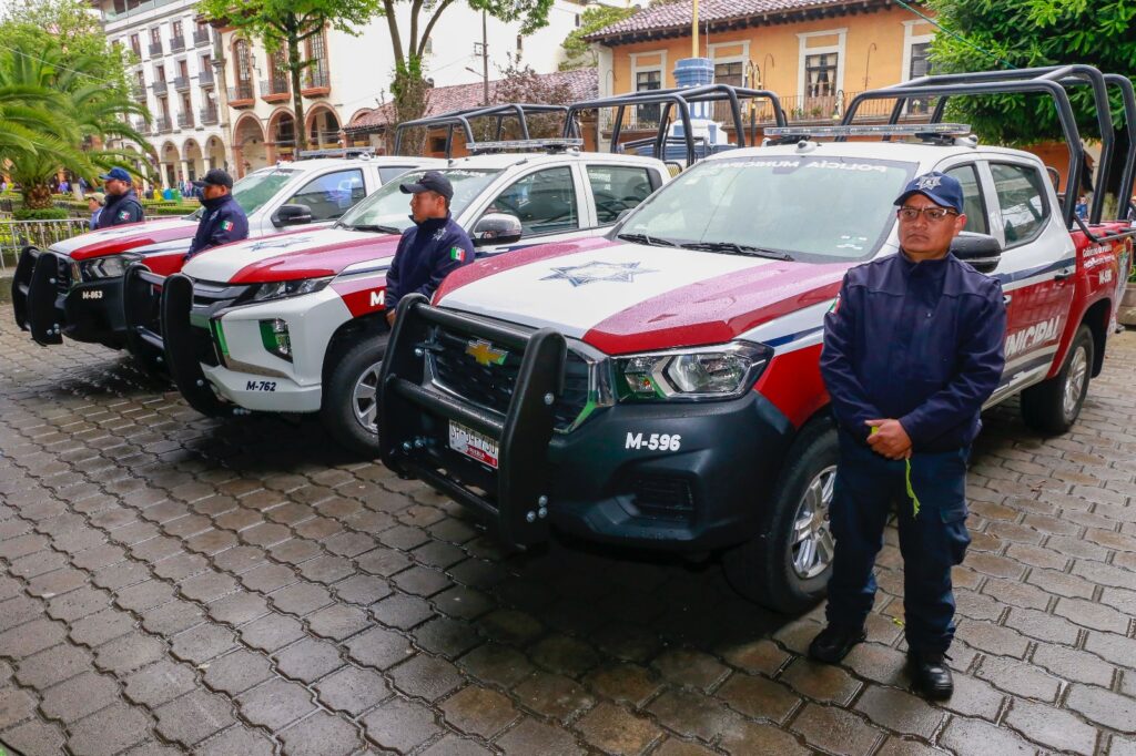 Cumple Sergio Salomón compromiso de reforzar la seguridad en la entidad entregó patrullas equipadas en Huauchinango