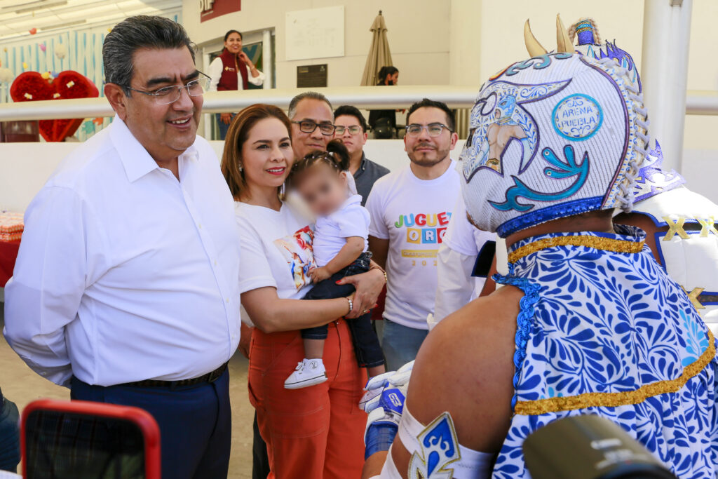 Celebran Gaby Bonilla y Sergio Salomón día de la niñez con menores de casas de asistencia del SEDIF