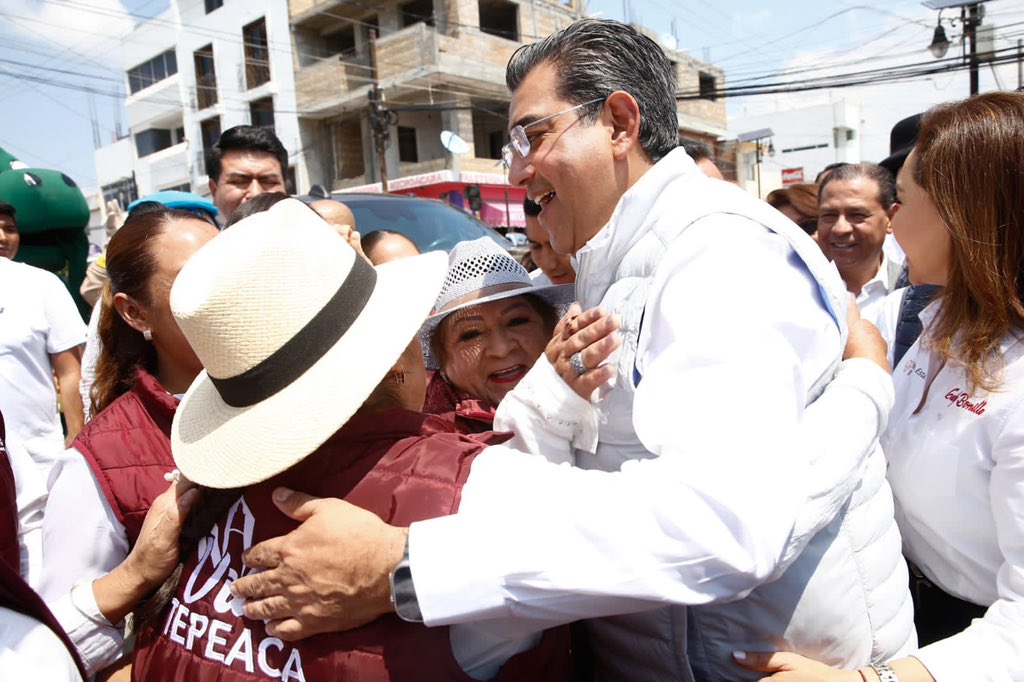 Con entrega de patrullas en Martes Ciudadano Itinerante el gobernador Sergio Salomón Céspedes celebra su cumpleaños en Tepeaca