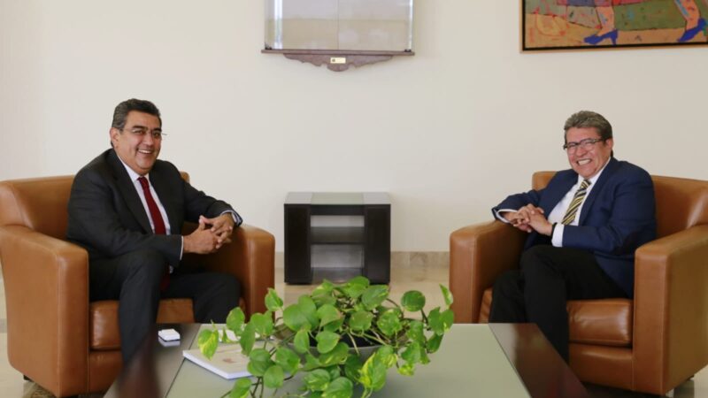 Se reúnen Sergio Salomón y Ricardo Monreal por una agenda en común para Puebla