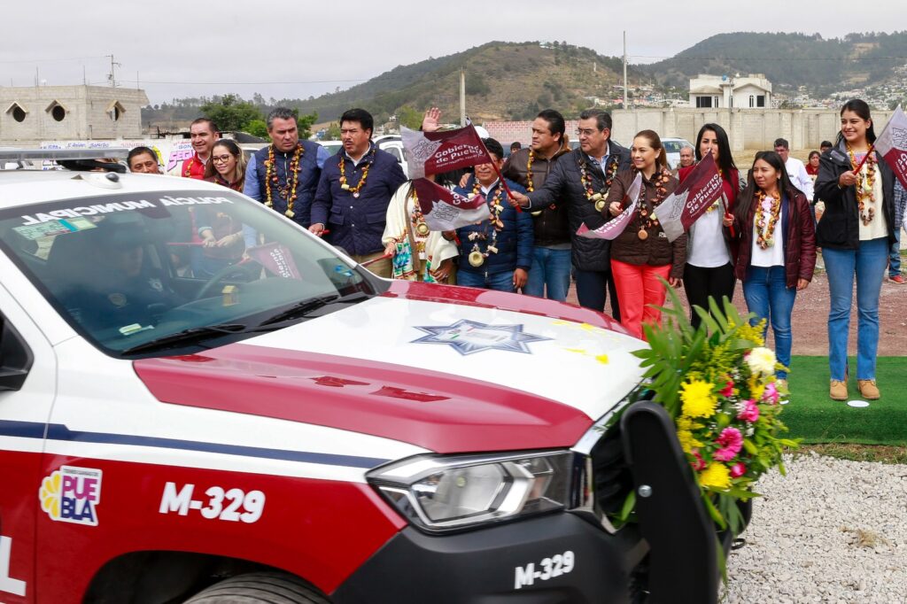 Sergio Salomón patrullas al ayuntamiento en el municipio de ZAUTLA