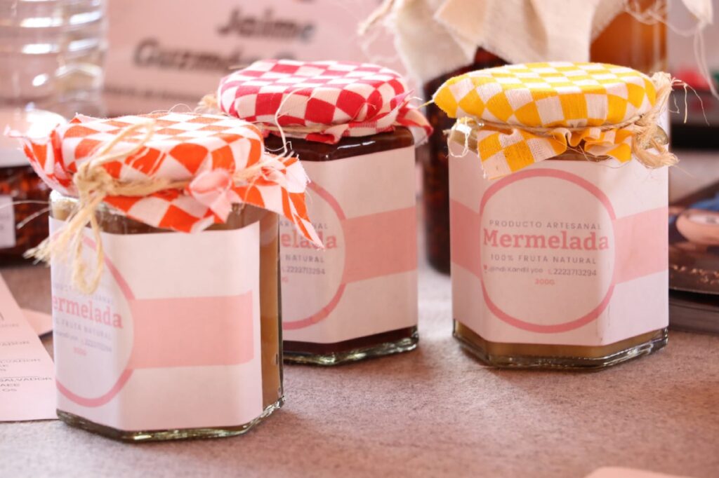 Artesanas de Ahuatempan buscan asesoría con Economía  para comercializar su producto   -     Lo anterior tras una solicitud recibida en el “Martes Ciudadano”