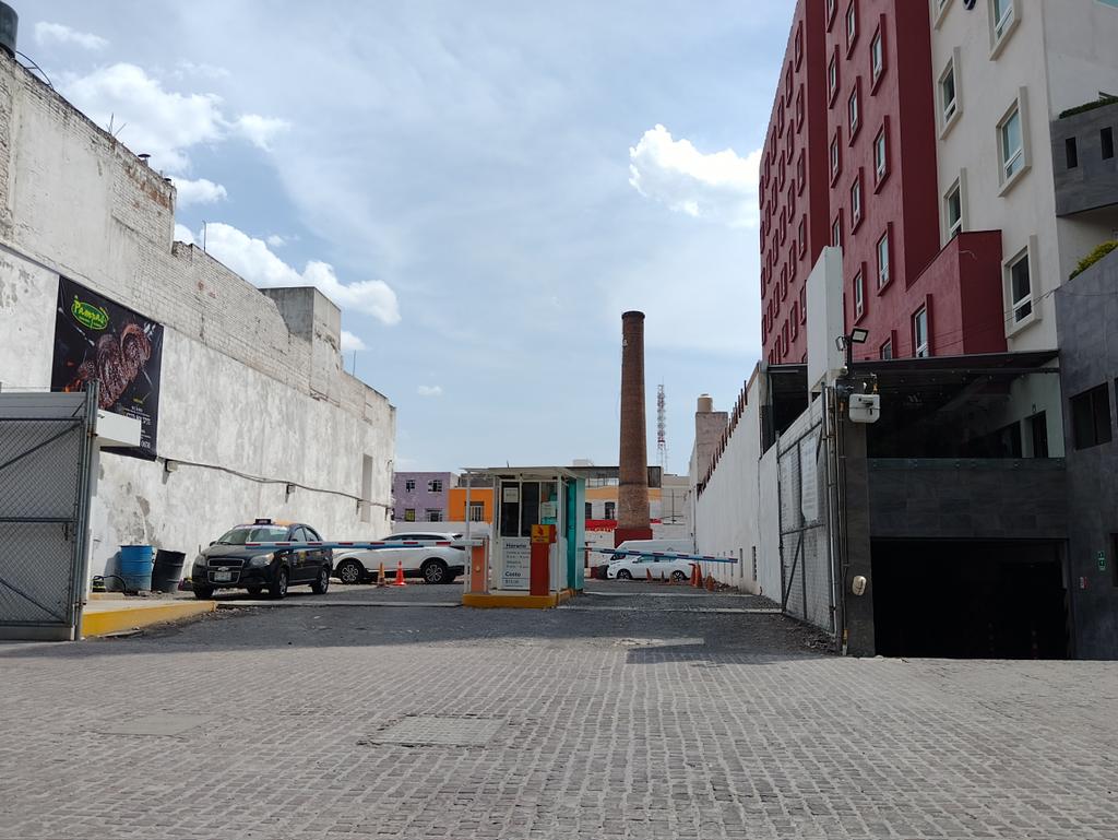 María del Pilar Barrreiro se adjudicó de manera ilegal la propiedad que a su vez le renta en una cifra irrisoria por $ 2 mil 500 pesos a la Inmobiliariaria Mac propiedad de José Ignacio Alarcón Rodríguez.