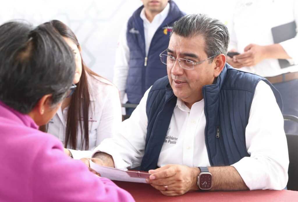 Sergio Salomón atiende necesidades de poblanas y poblanos en Martes Ciudadano